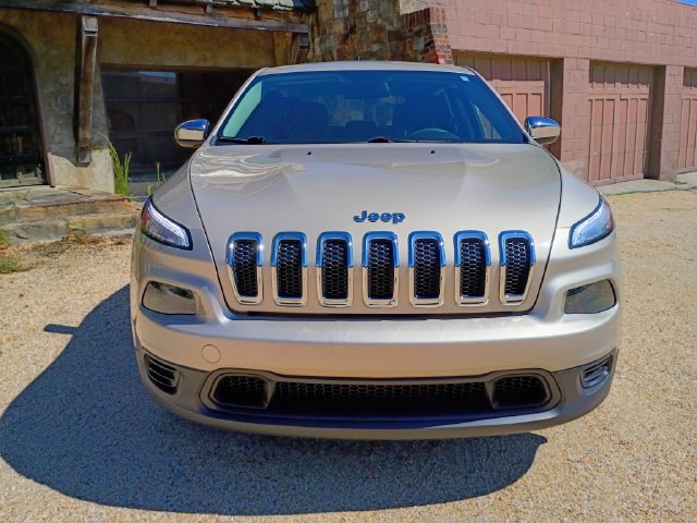 Used 2014 Jeep Cherokee Sport FWD image 3