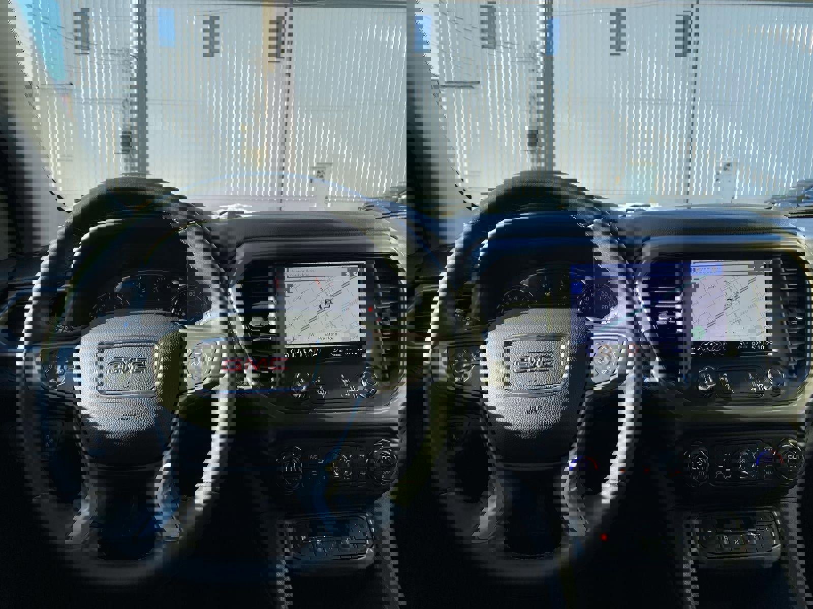 Used 2023 GMC Acadia AT4 image 27