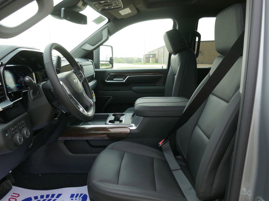 New 2026 Chevrolet Silverado 3500 LT w/ Trail Boss Package AWD/4WD image 17