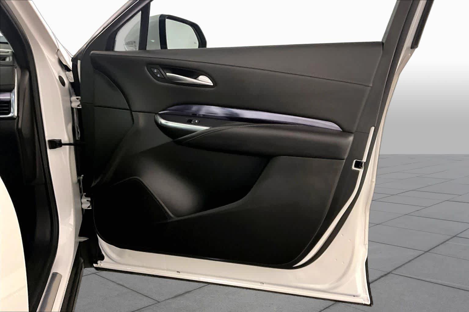 Certified 2023 Cadillac XT4 Luxury w/ Cold Weather Package FWD image 21