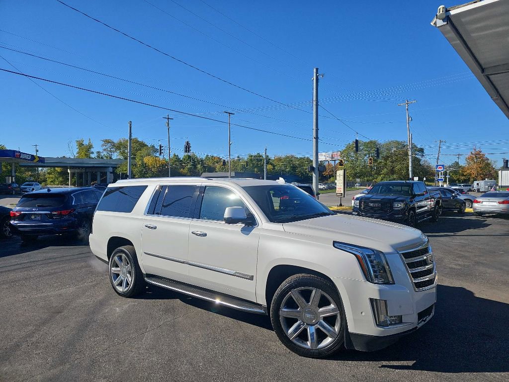 Used 2017 Cadillac Escalade ESV Luxury image 2