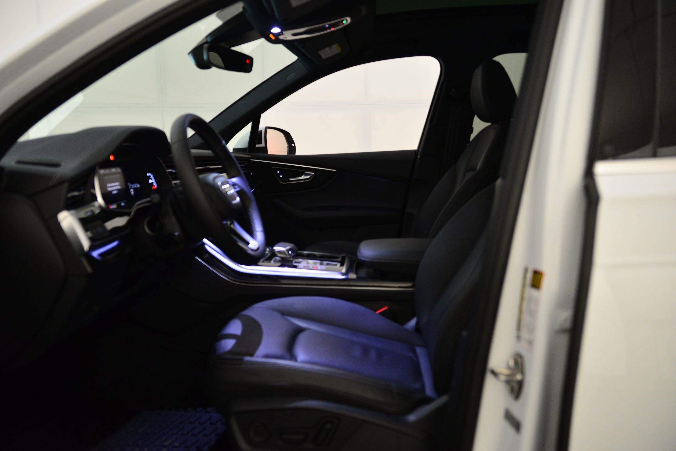 Used 2025 Audi Q7 Premium w/ Convenience Package image 21