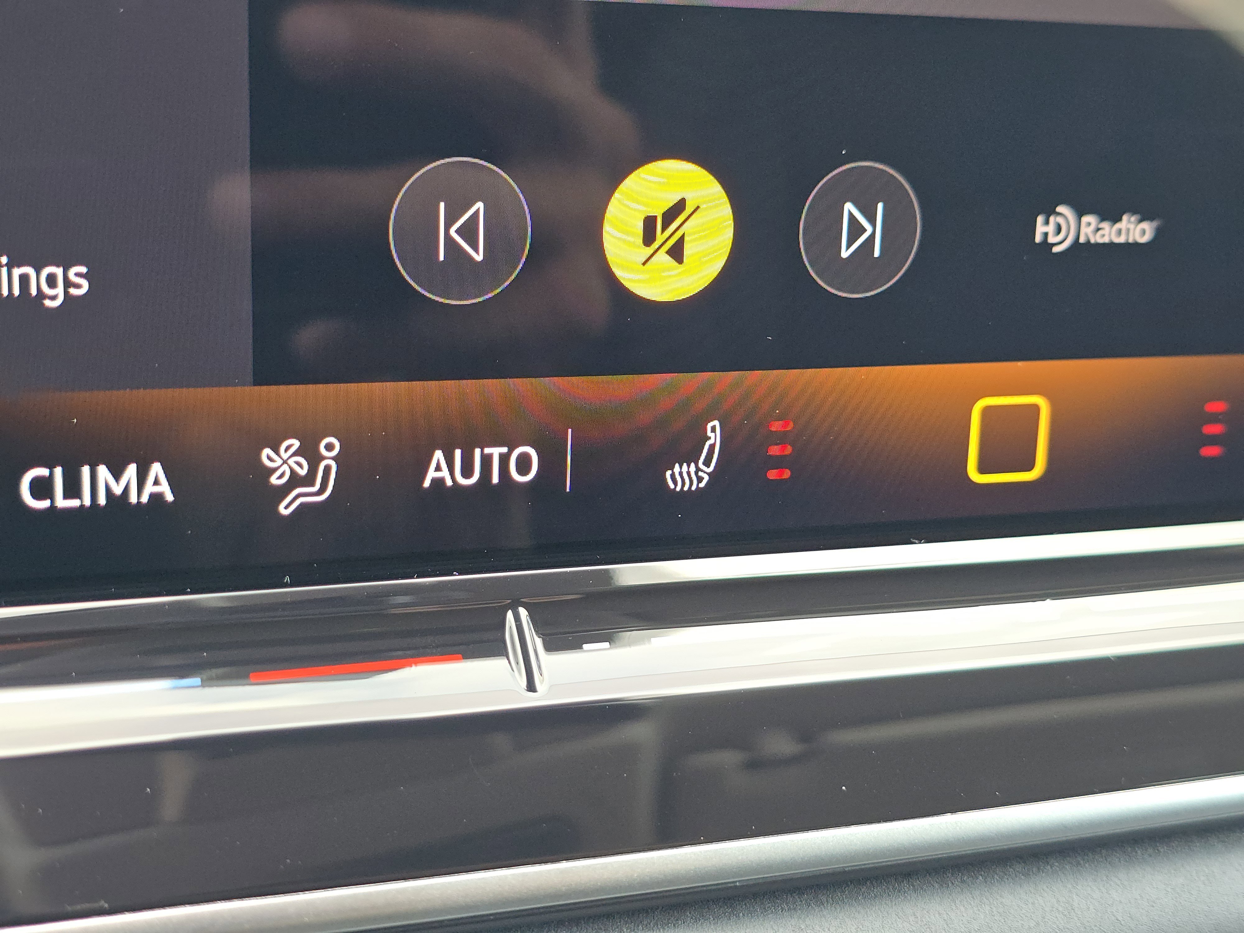 New 2025 Volkswagen Tiguan SE image 11