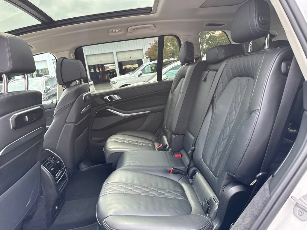 Used 2025 BMW X7 xDrive40i AWD/4WD image 8