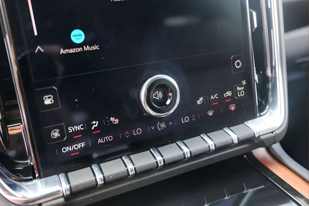 Used 2025 GMC Yukon XL Denali image 18