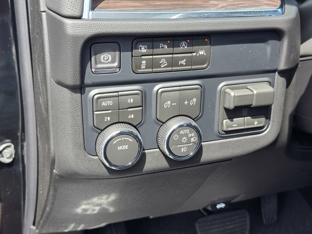 New 2026 Chevrolet Tahoe Premier w/ Sun And Tow Package AWD/4WD image 24