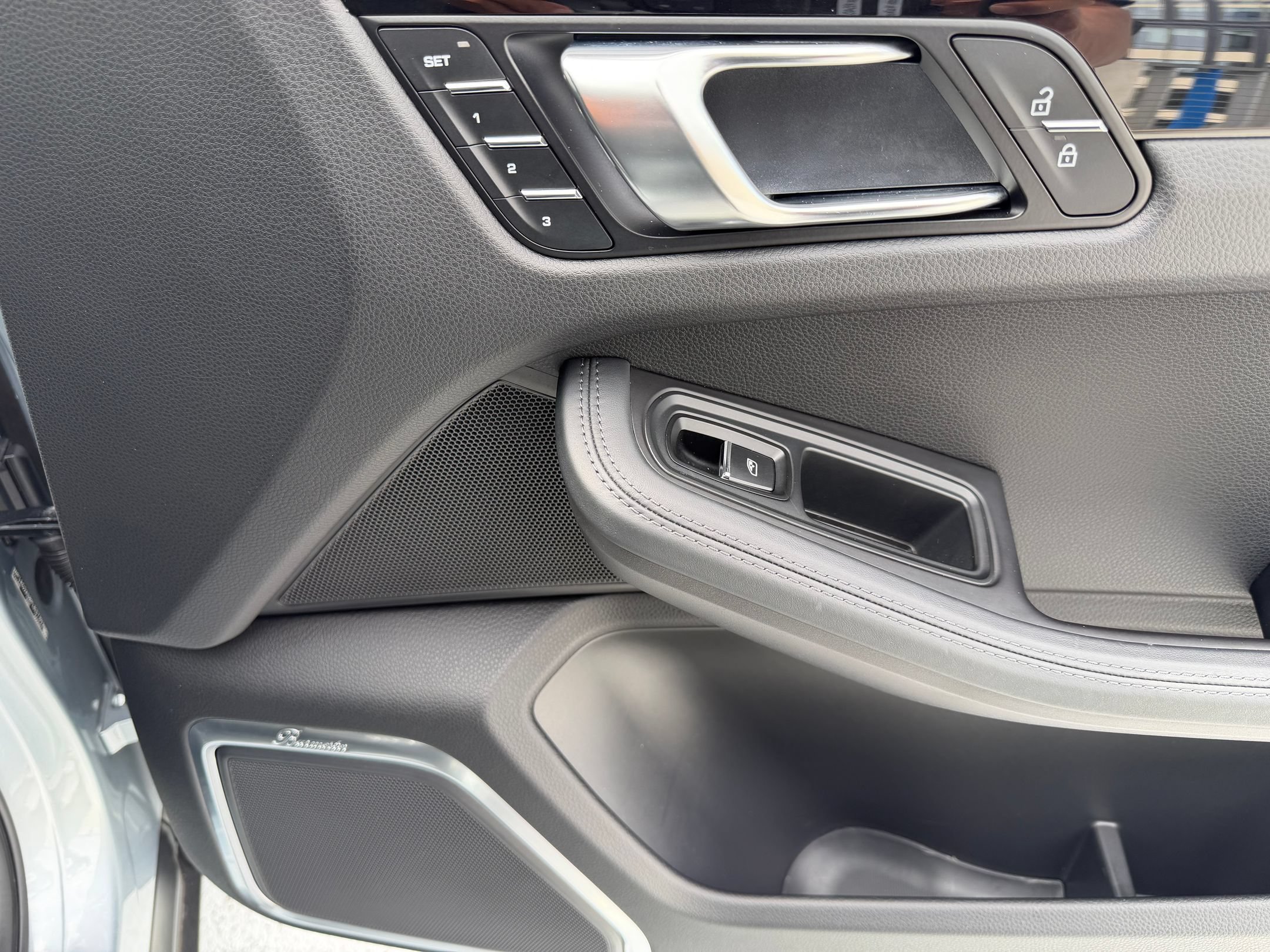 Certified 2023 Porsche Macan S AWD/4WD image 18