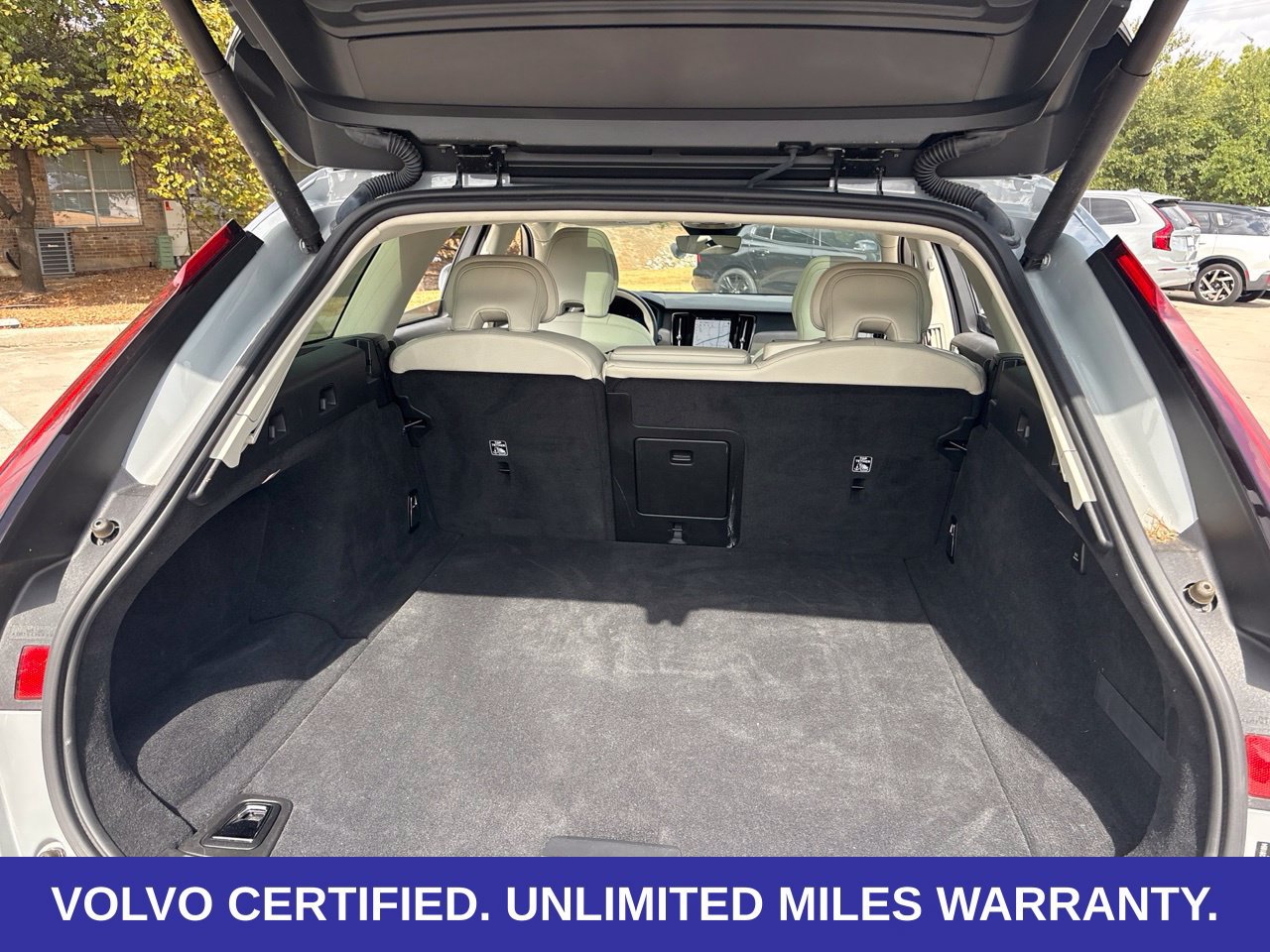 Certified 2025 Volvo V90 B6 Cross Country Plus AWD/4WD image 12