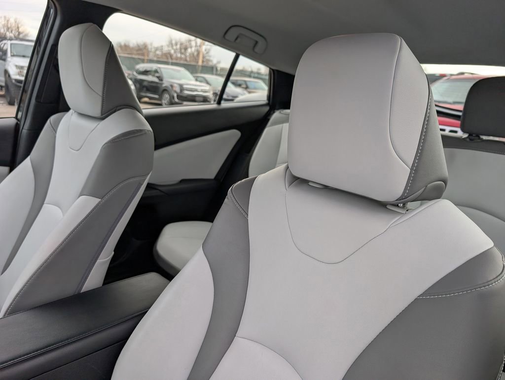 Used 2021 Toyota Prius Prime XLE w/ Carpet Mat Package (TMS) image 9