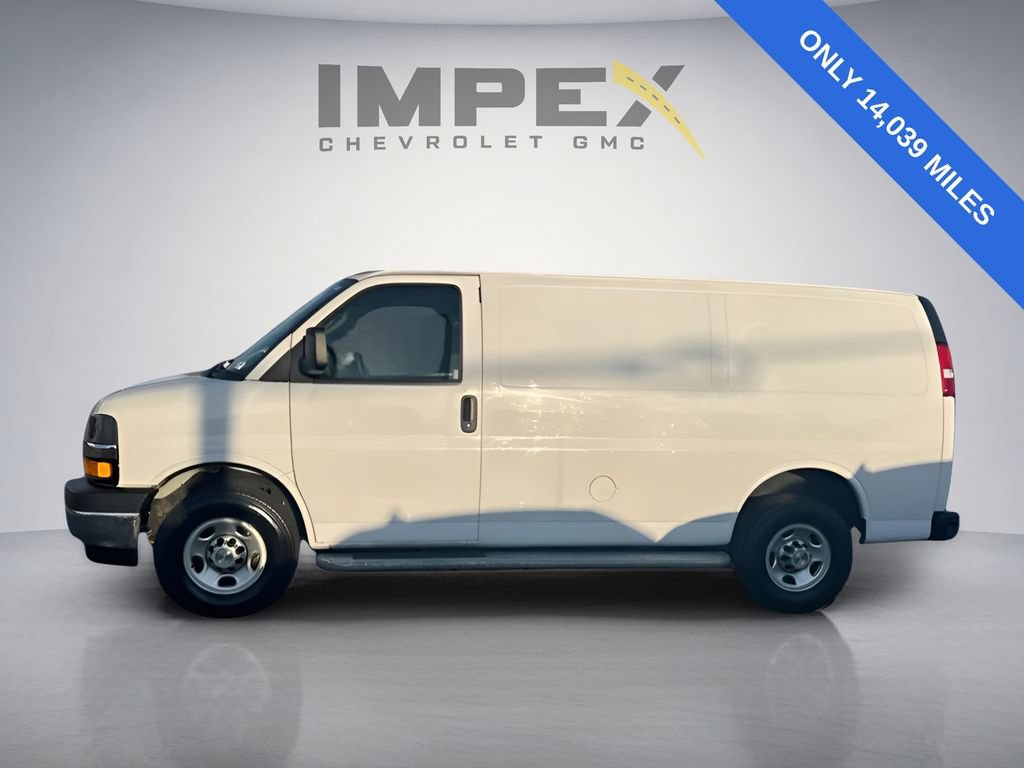 Used 2023 Chevrolet Express 2500 w/ Driver Convenience Package RWD image 2