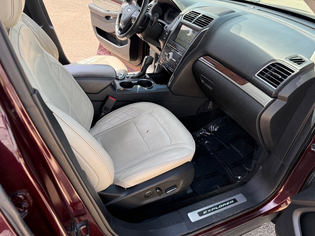 Used 2018 Ford Explorer Platinum AWD/4WD image 32