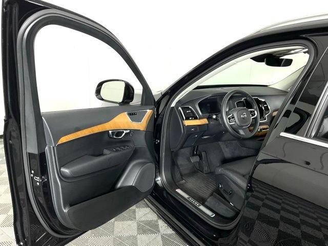 Certified 2025 Volvo XC90 B5 Plus w/ Protection Package AWD/4WD image 27