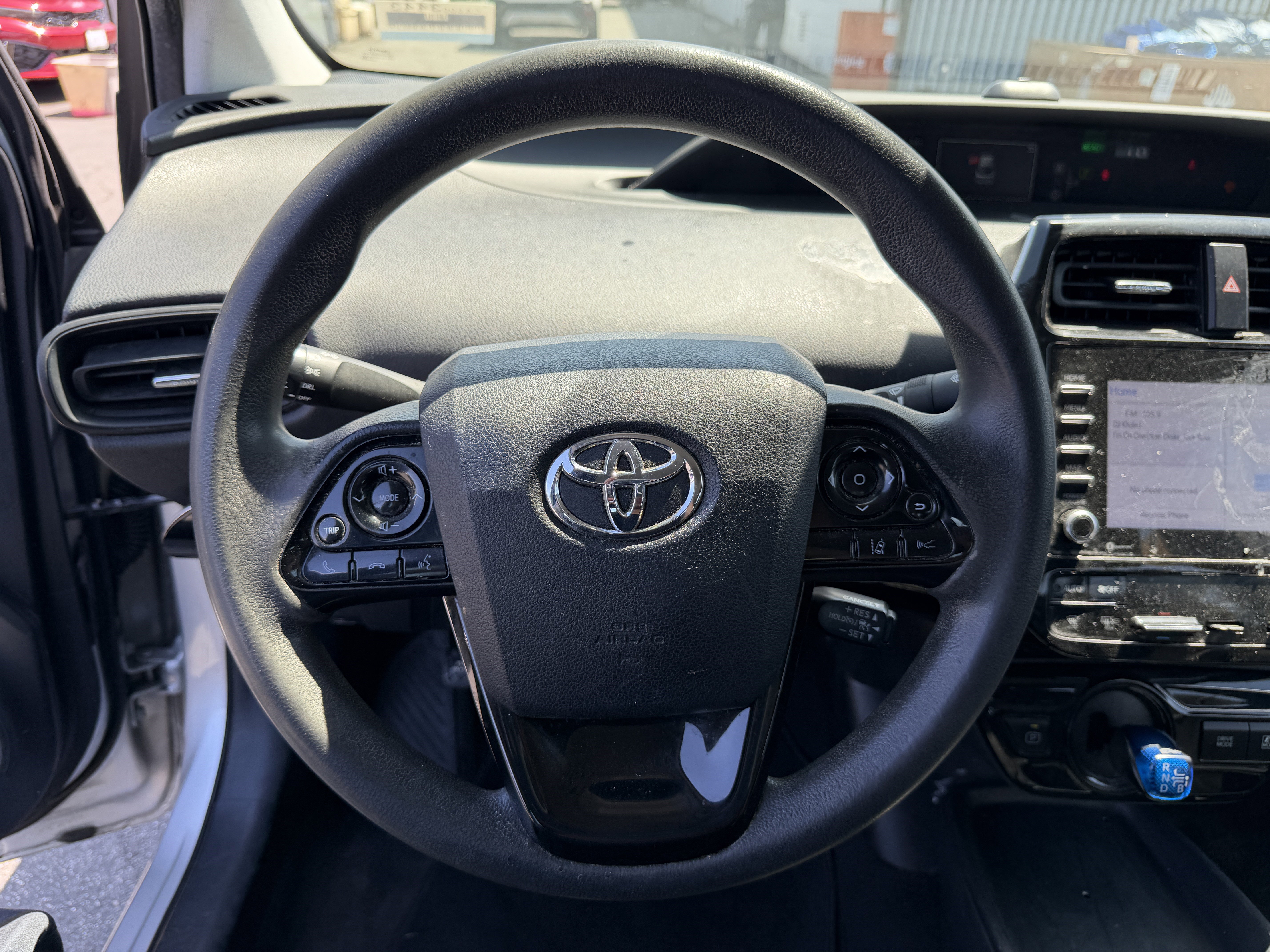 Used 2022 Toyota Prius L Eco FWD image 12