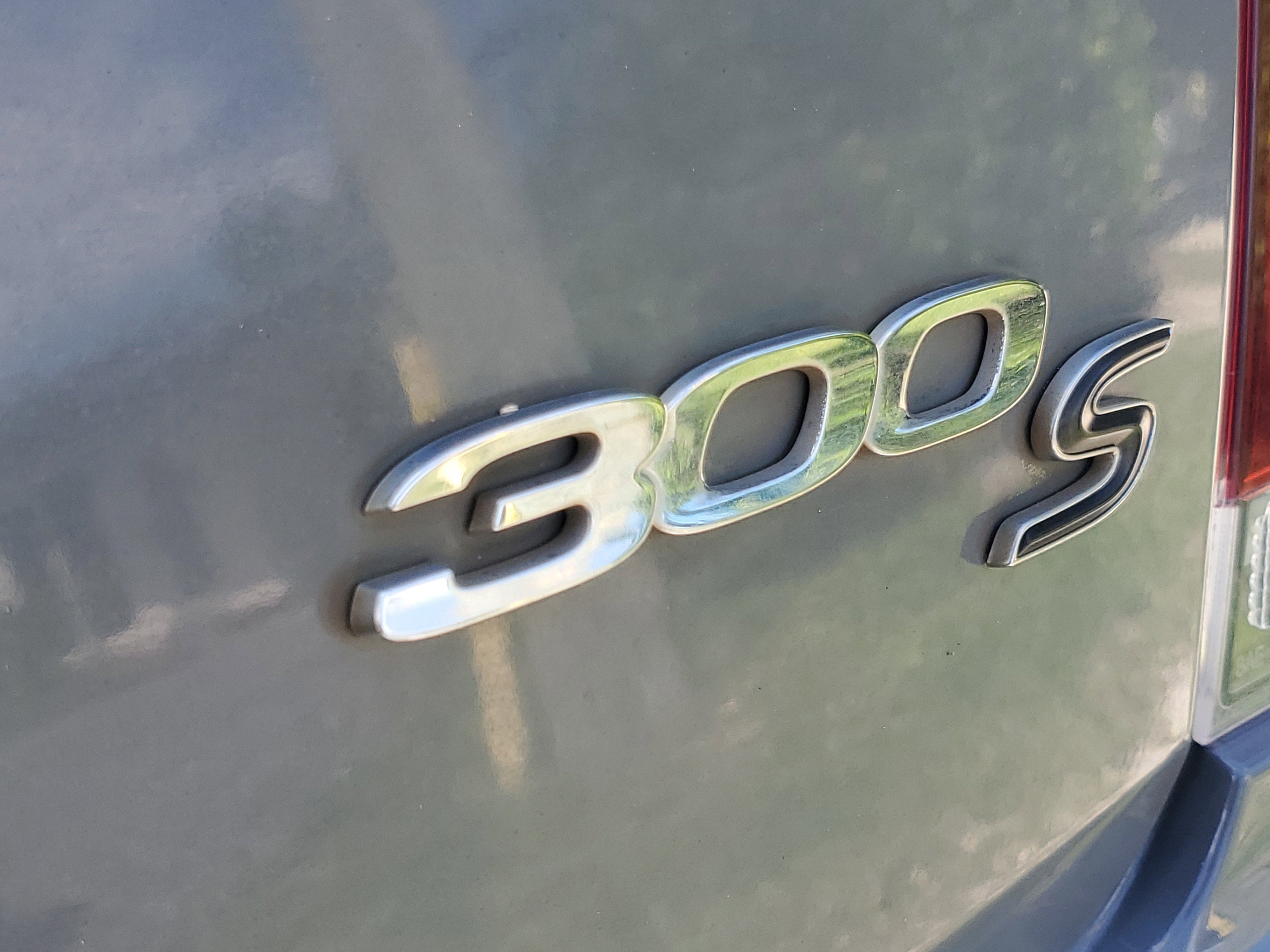 Used 2019 Chrysler 300 S image 8