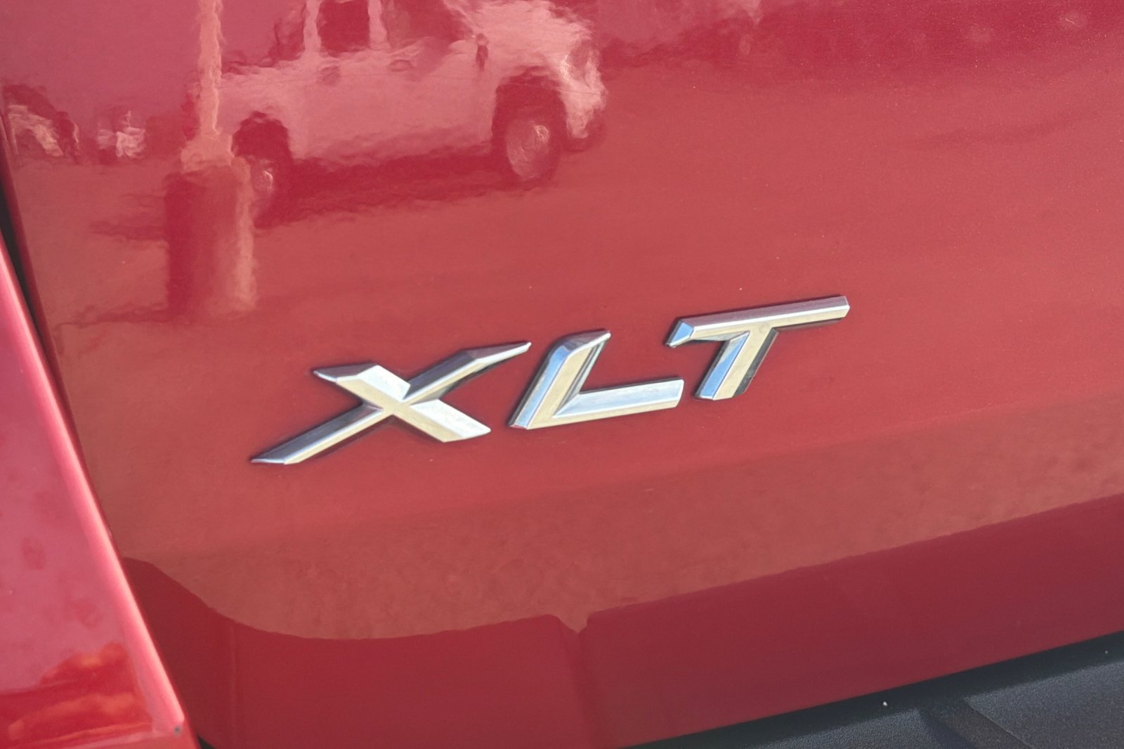 Used 2022 Ford Explorer XLT w/ Equipment Group 202A RWD image 35