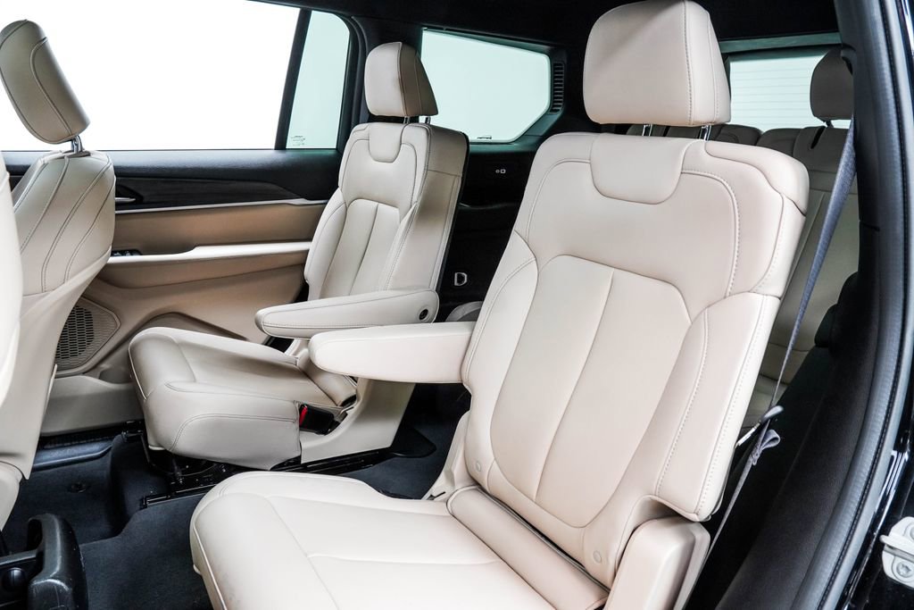 Used 2023 Jeep Grand Cherokee L Limited image 16