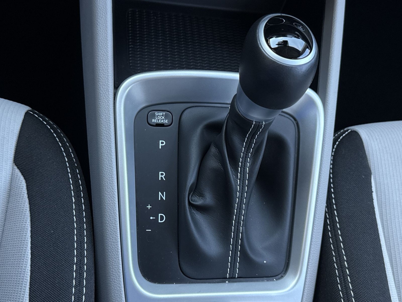 Certified 2024 Hyundai Venue SEL FWD image 22