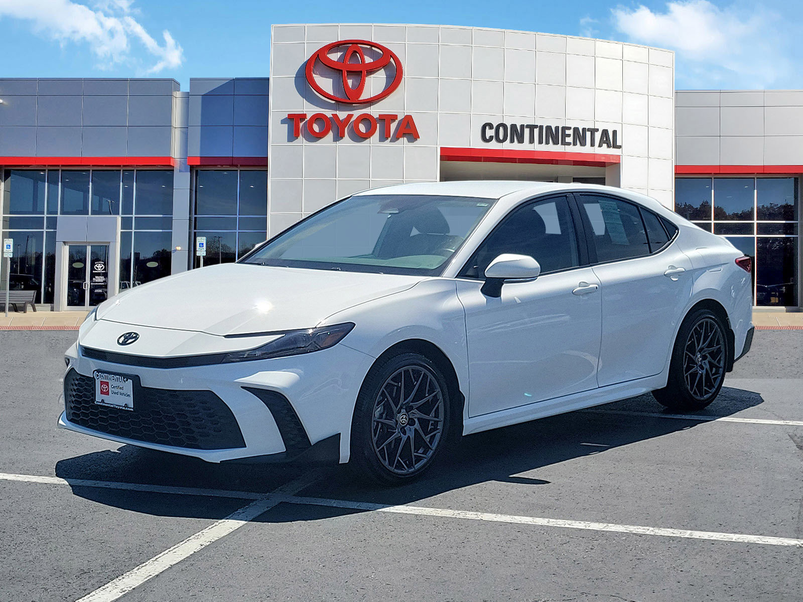 Certified 2025 Toyota Camry SE w/ Convenience Package AWD/4WD image 3