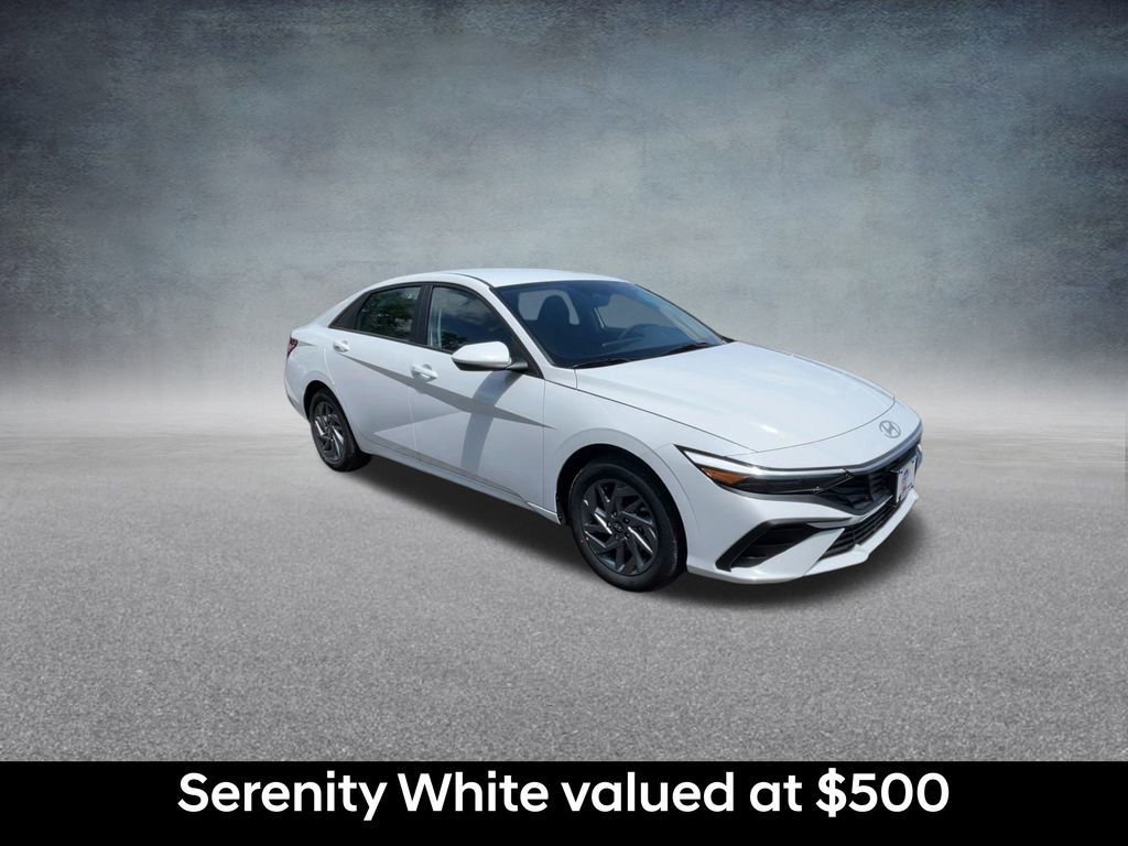 Used 2025 Hyundai Elantra Blue image 2