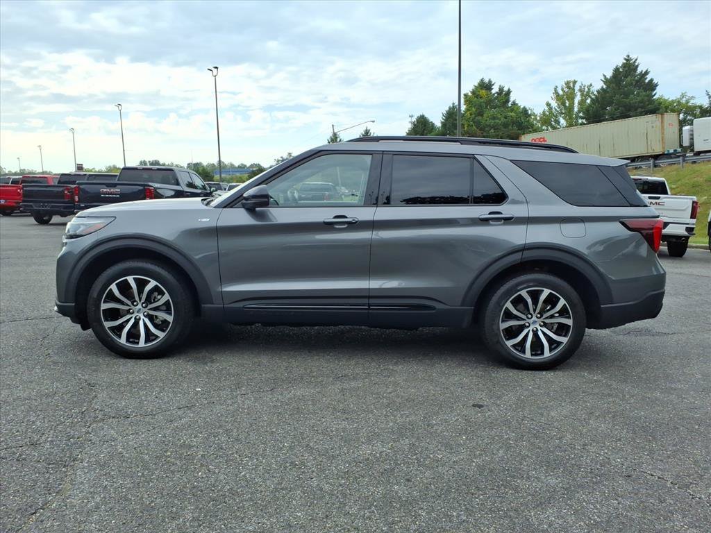 Used 2025 Ford Explorer ST-Line AWD/4WD image 7