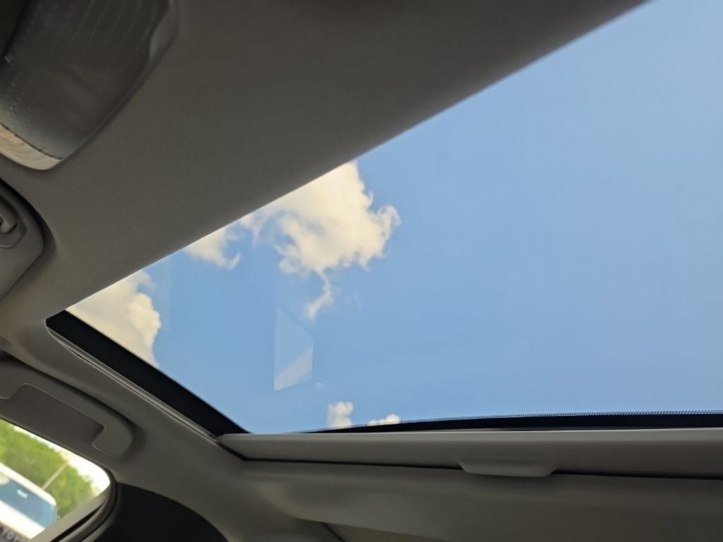 Used 2025 Toyota Prius XLE AWD/4WD image 28