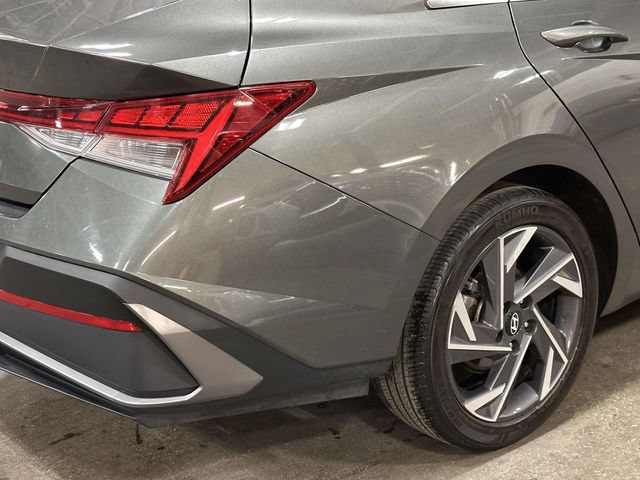 Used 2025 Hyundai Elantra SEL FWD image 13
