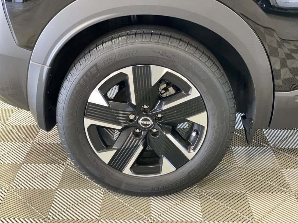 Used 2025 Nissan Kicks SV w/ SV Premium Package AWD/4WD image 37