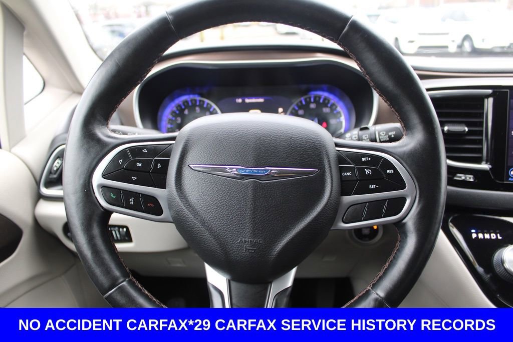 Used 2018 Chrysler Pacifica Touring-L Plus image 33