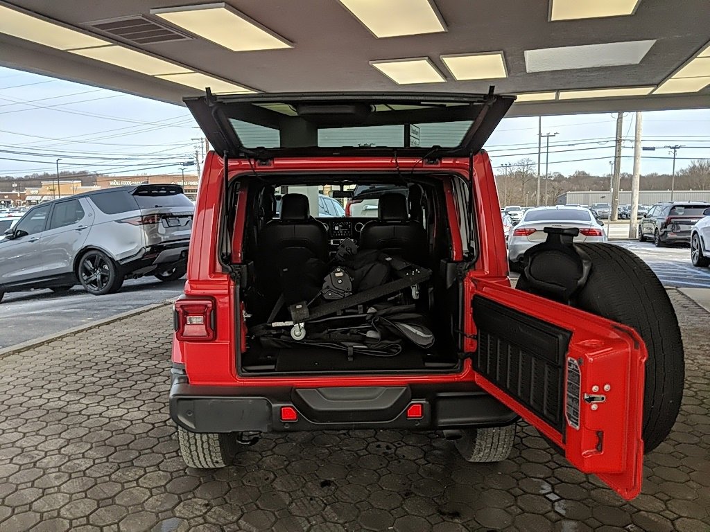 Used 2018 Jeep Wrangler Unlimited Sahara image 7
