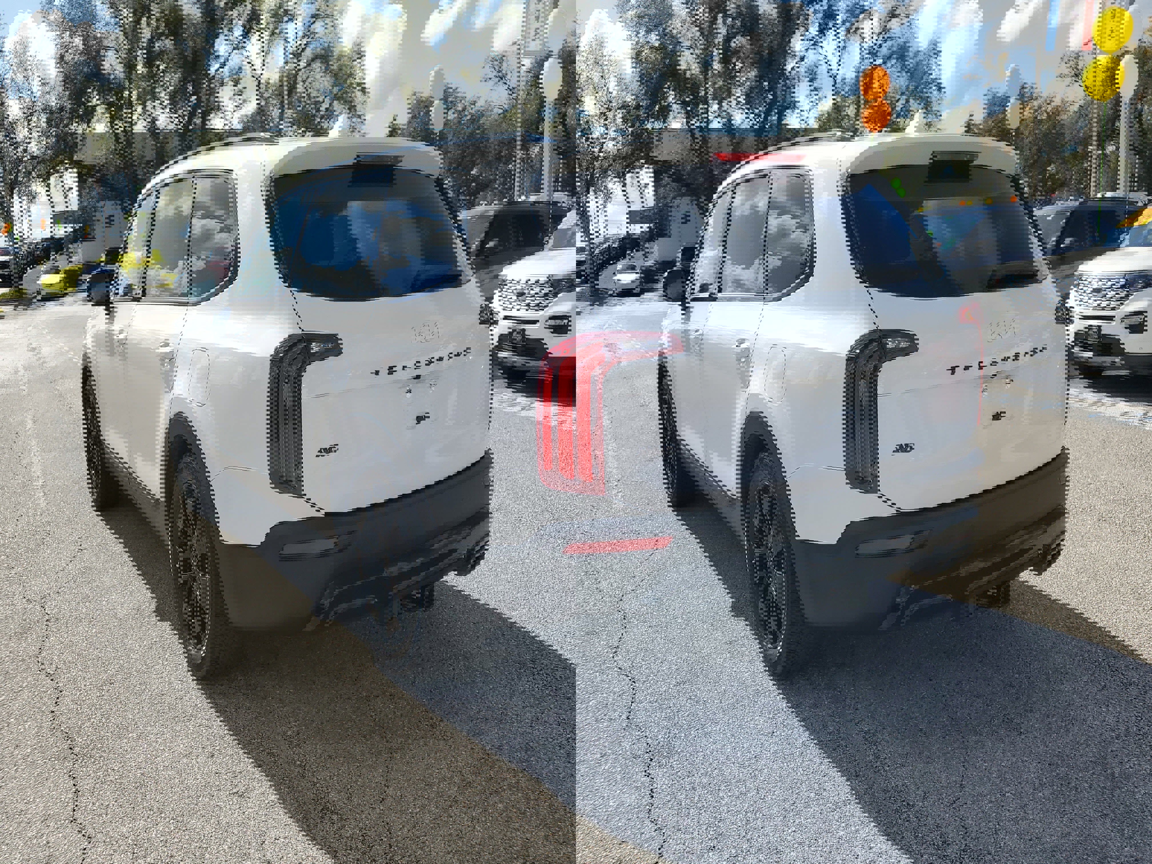 Used 2022 Kia Telluride SX w/ SX Prestige Package image 7