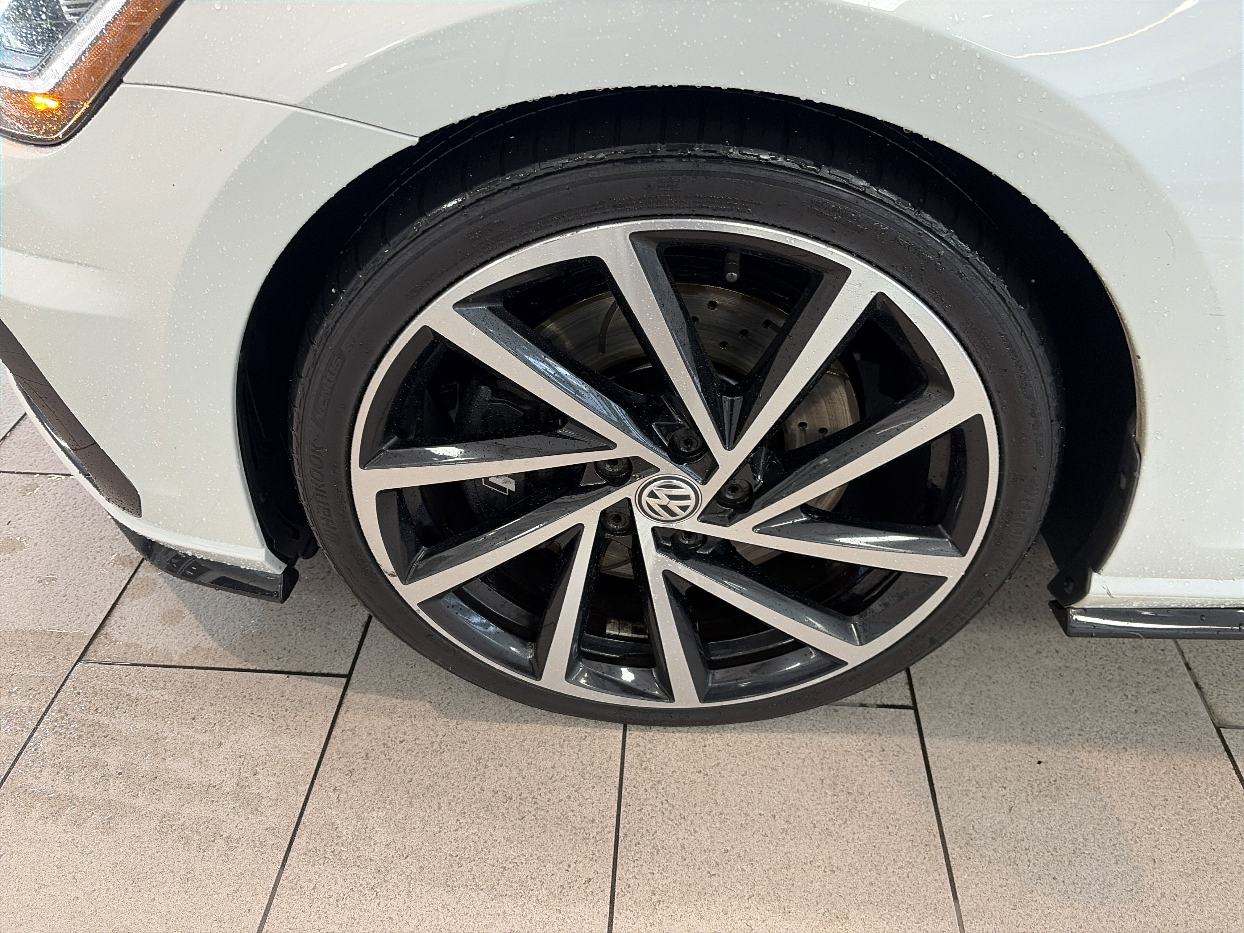 Used 2018 Volkswagen Golf R 4-Door AWD/4WD image 10