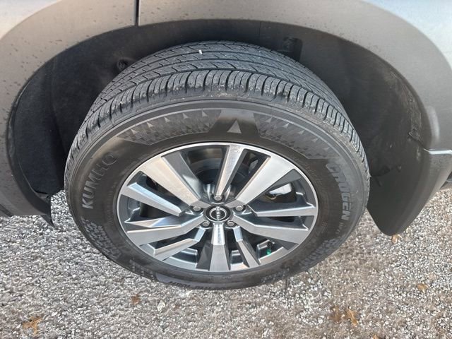 Used 2024 Nissan Pathfinder SL w/ Black Appearance Package image 5