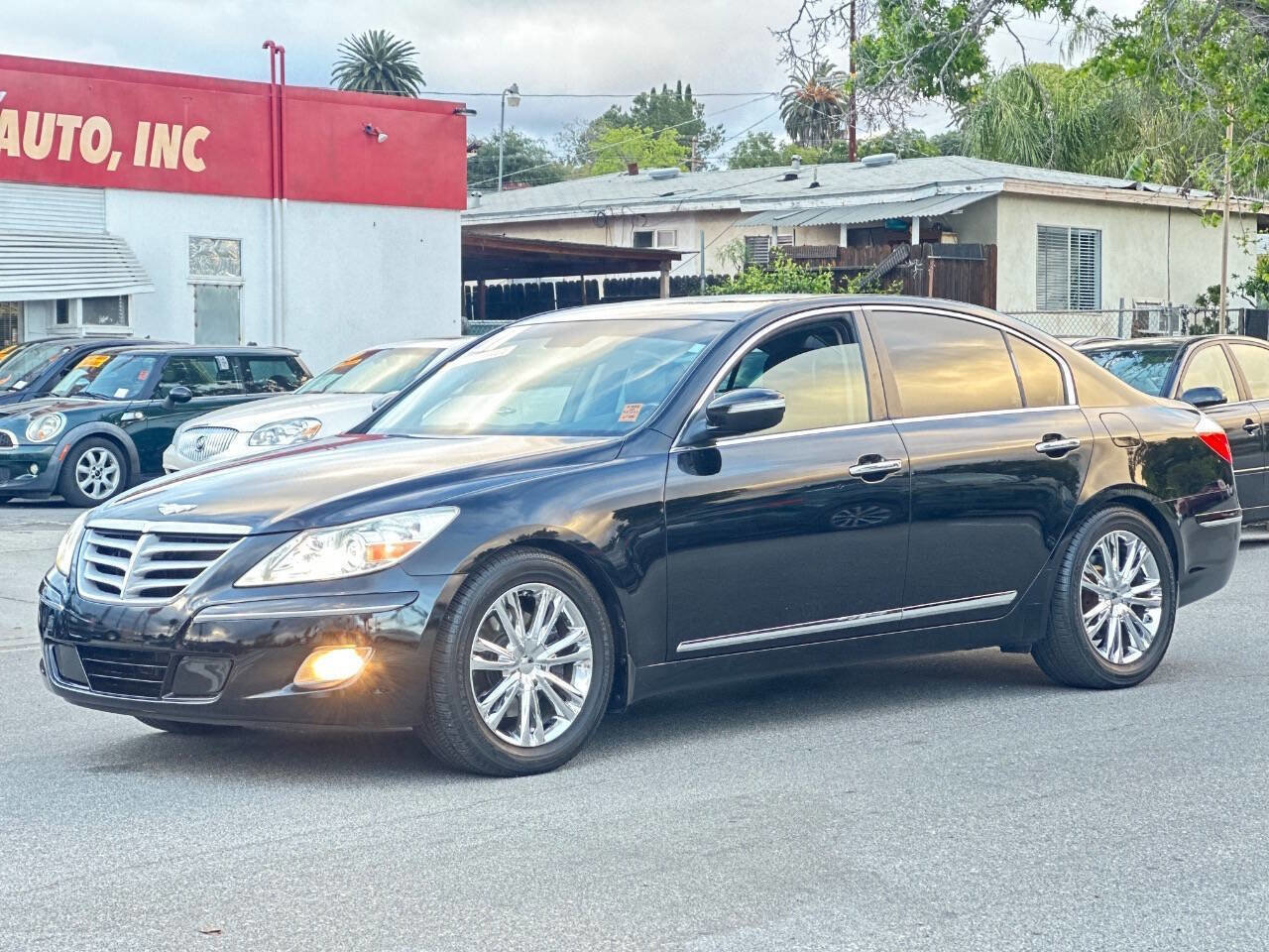 Used 2011 Hyundai Genesis 4.6 RWD image 1