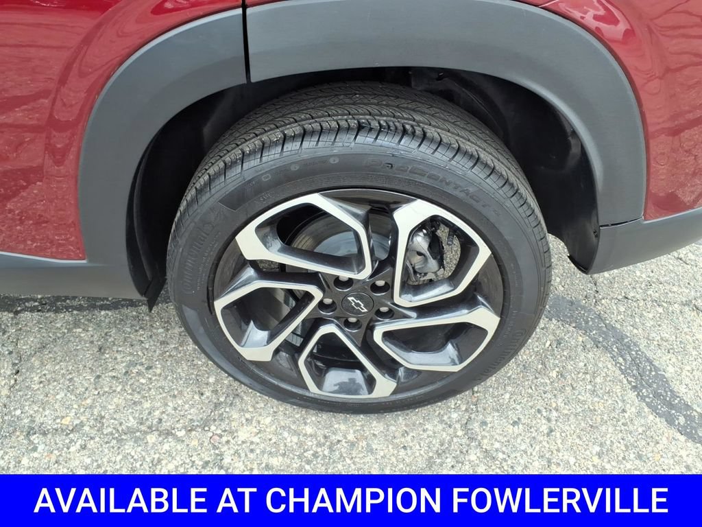 Used 2025 Chevrolet Trax RS w/ Sunroof Package FWD image 9