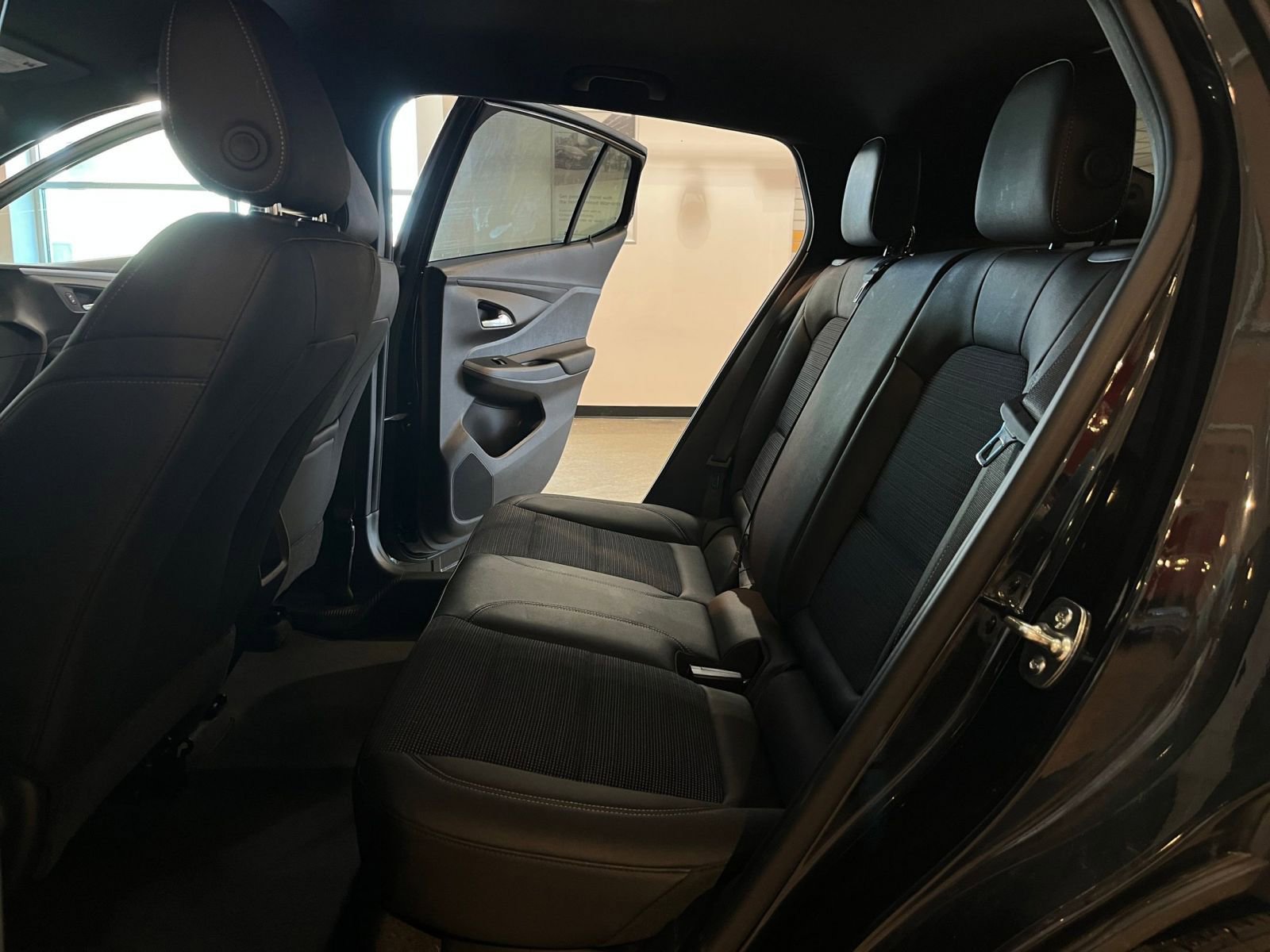 Used 2025 Buick Envista Preferred image 24