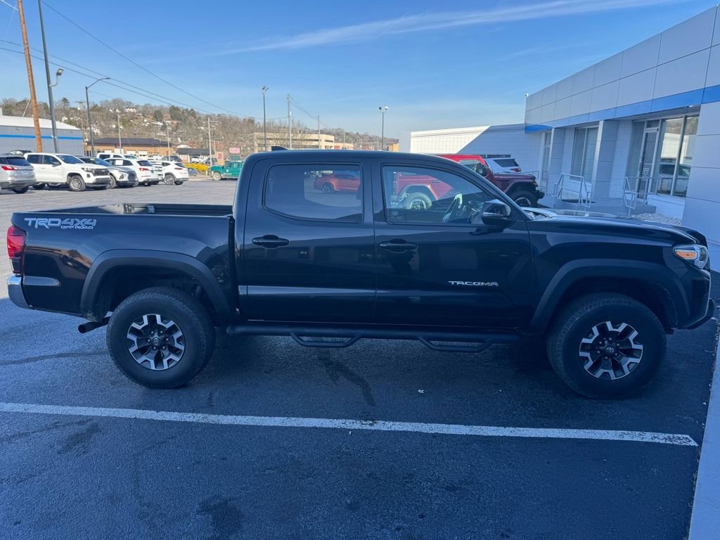 Used 2019 Toyota Tacoma TRD Off-Road image 2
