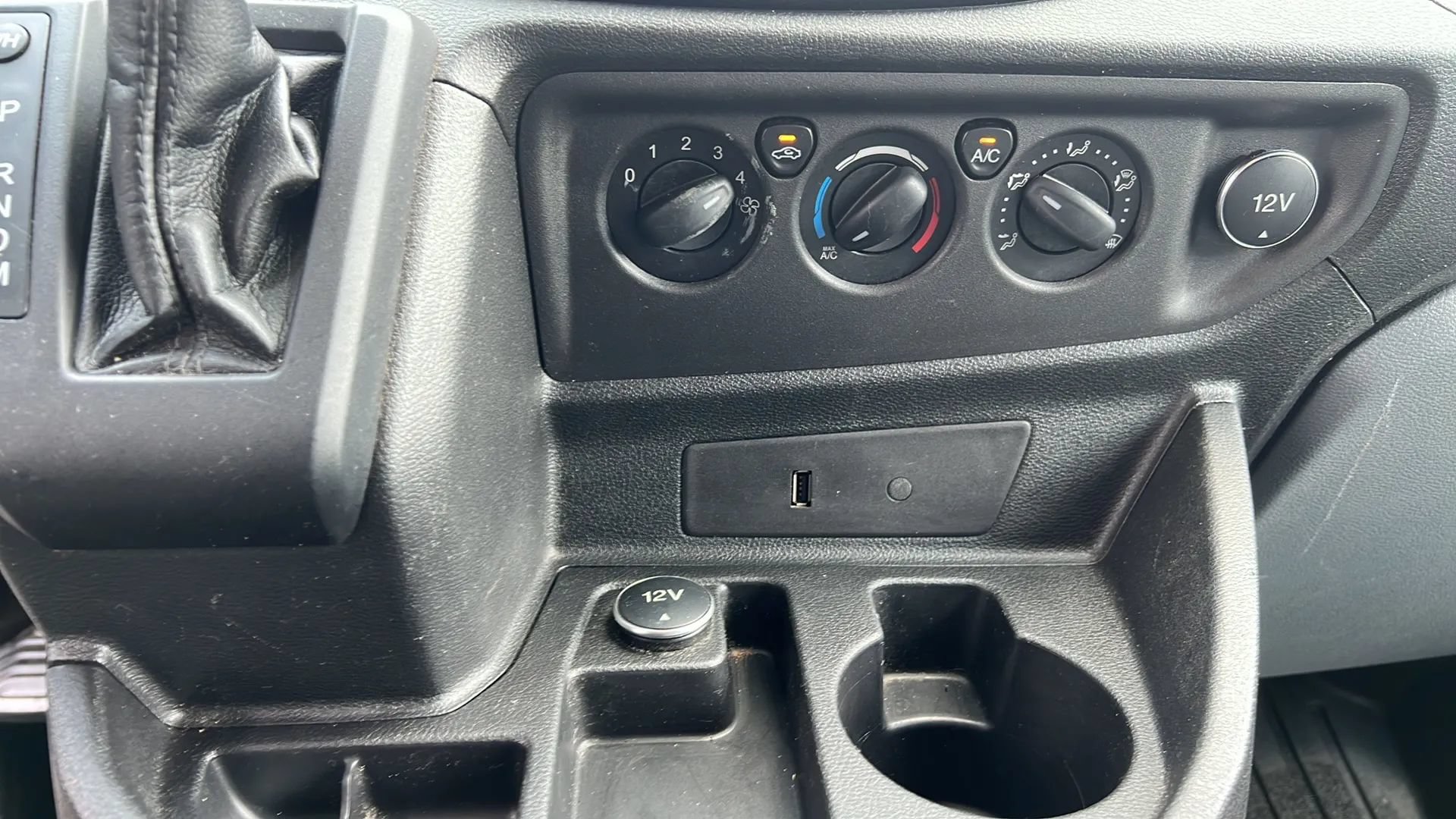 Used 2019 Ford Transit 150 130 Low Roof RWD image 25