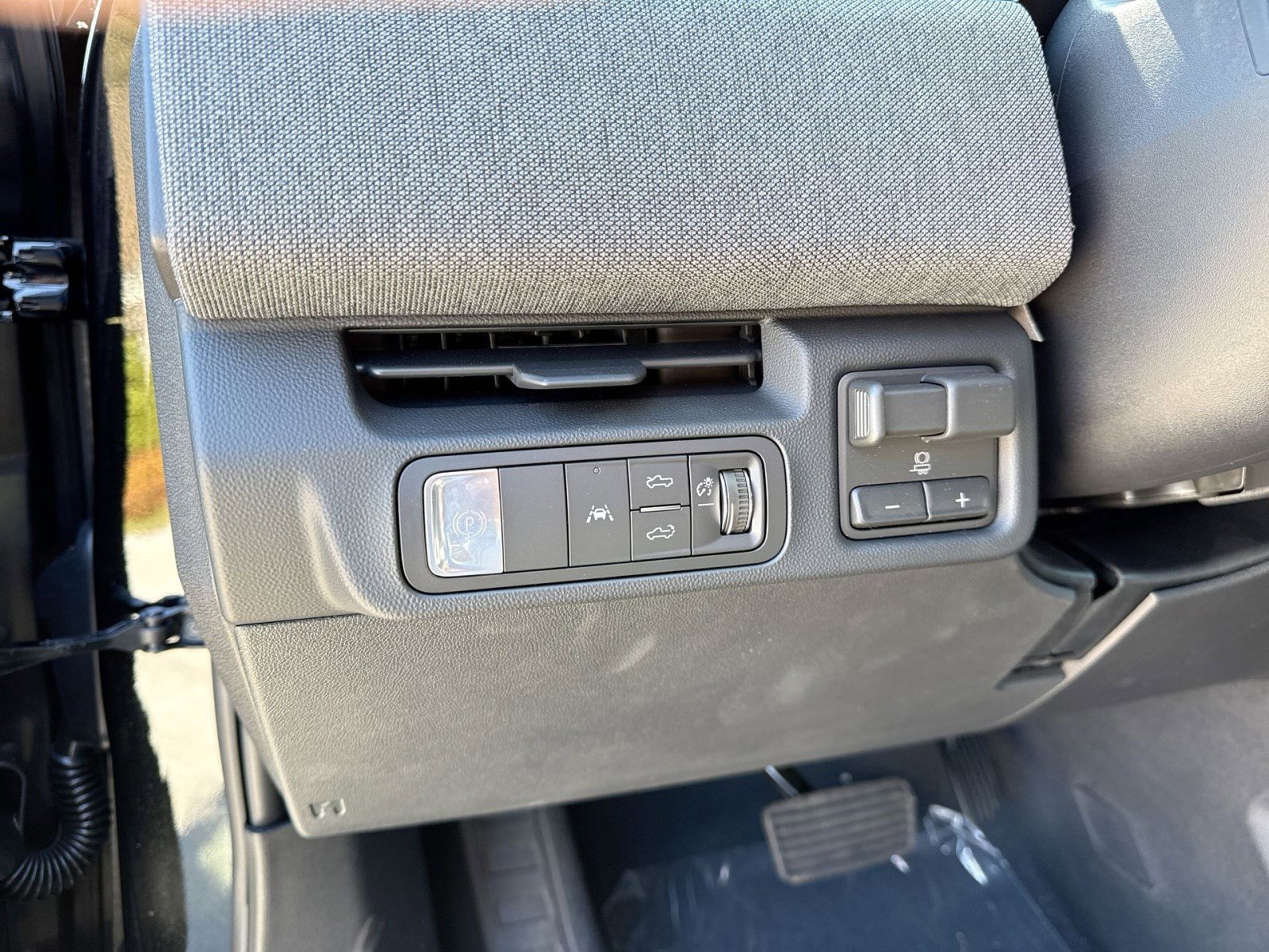 New 2026 GMC Sierra EV Elevation image 17