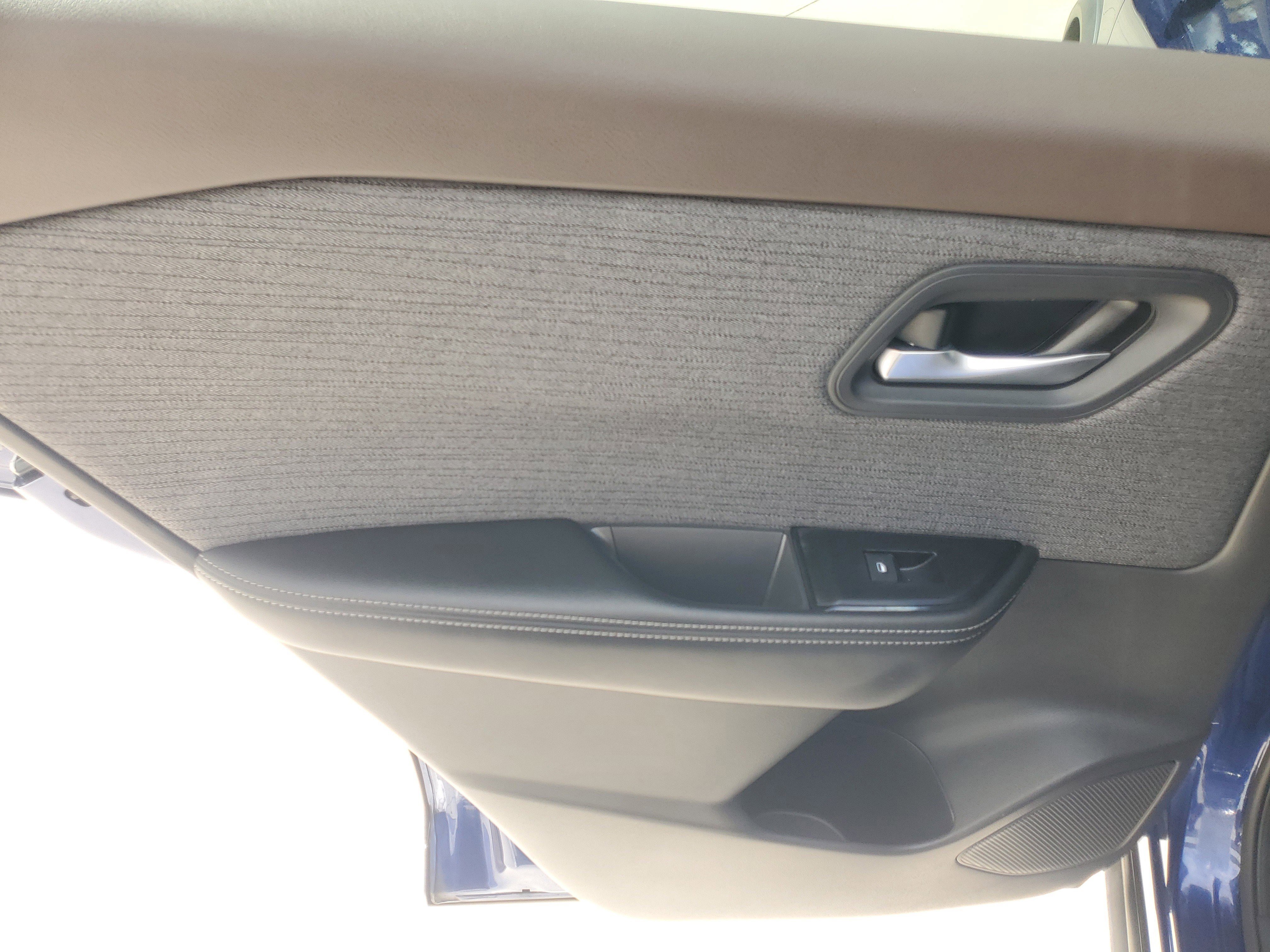 Used 2023 Nissan Rogue SV FWD image 14