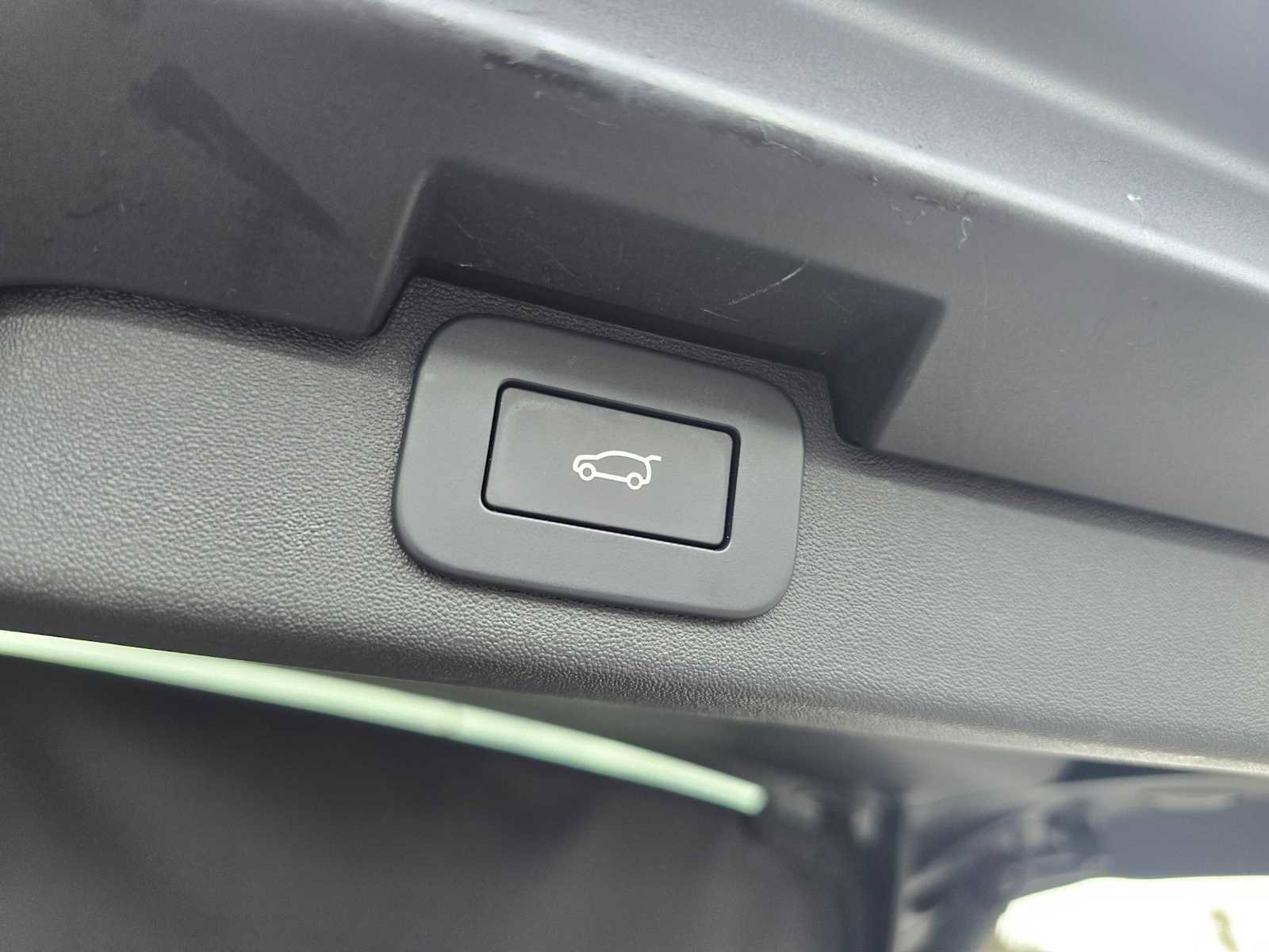 Certified 2025 Land Rover Discovery Dynamic SE image 16