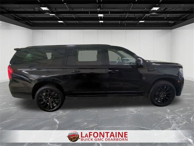 Used 2021 GMC Yukon XL Denali w/ Denali Premium Package image 9