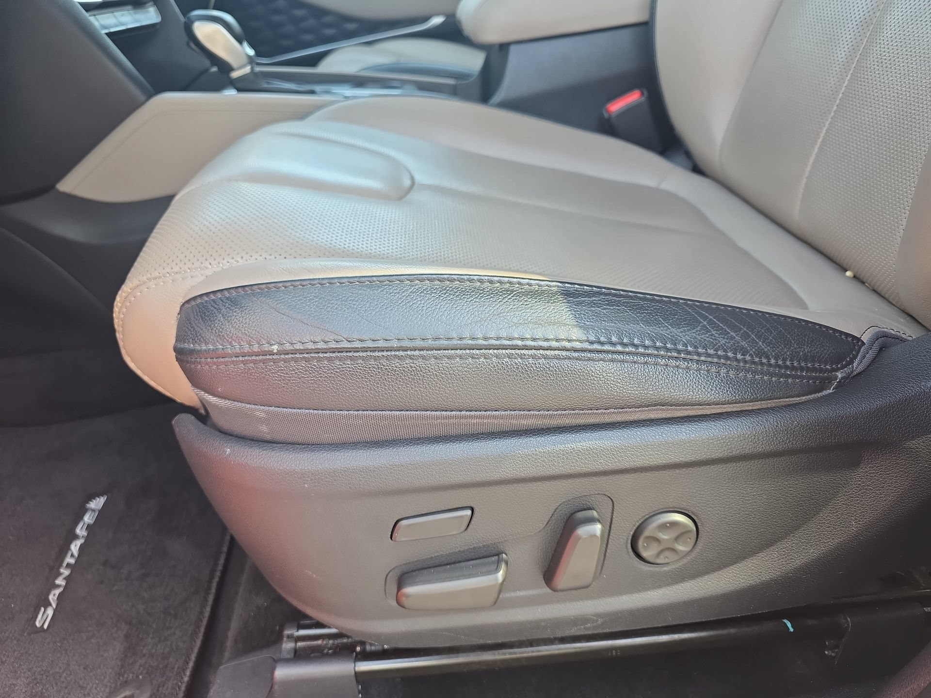 Used 2020 Hyundai Santa Fe Limited FWD image 28