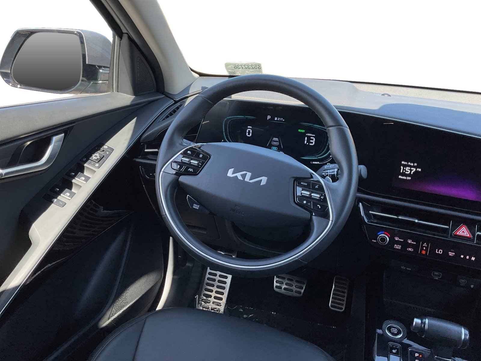 Used 2025 Kia Niro EX Touring FWD image 11