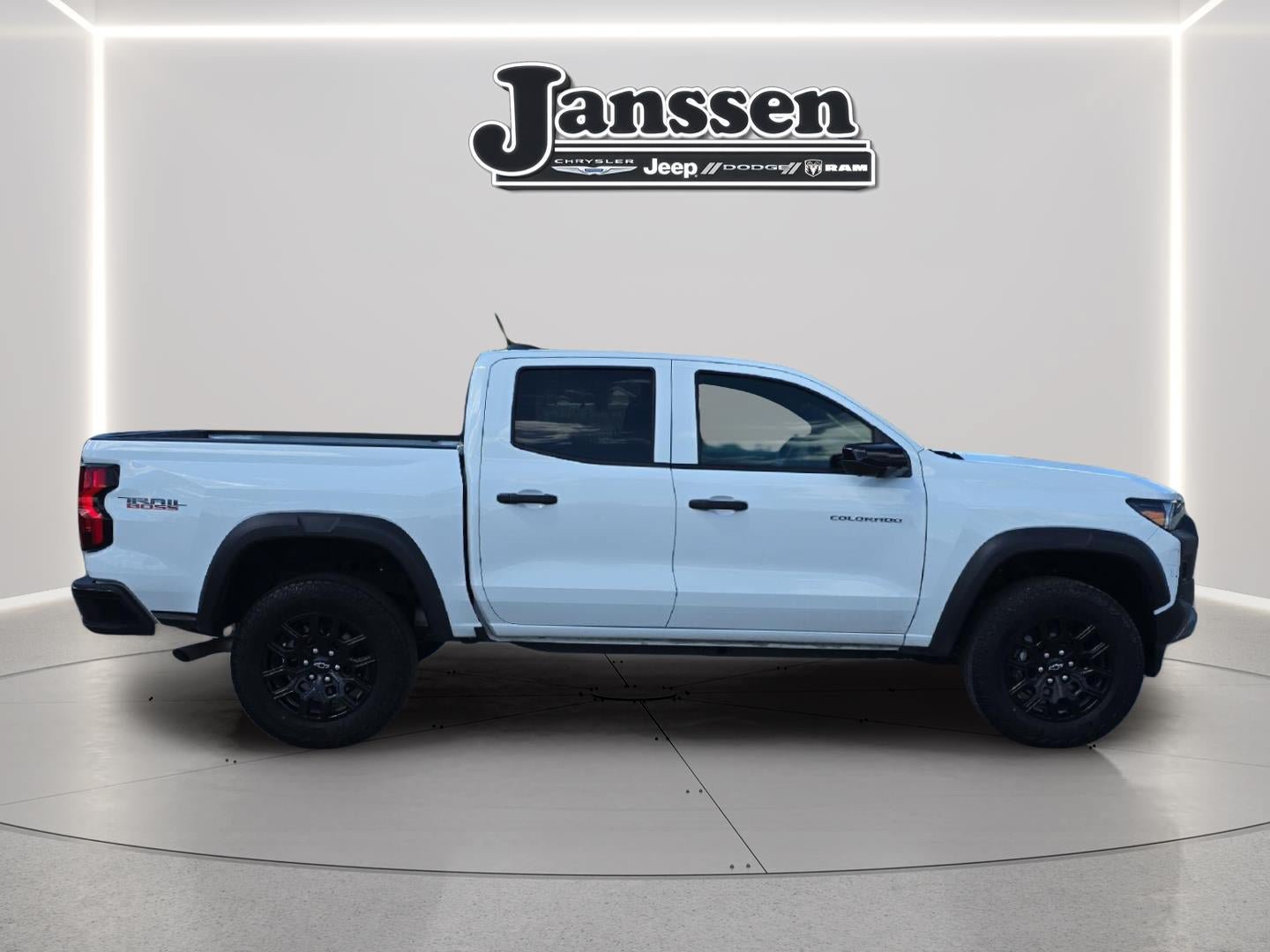 Used 2024 Chevrolet Colorado Trail Boss w/ Technology Package AWD/4WD image 6