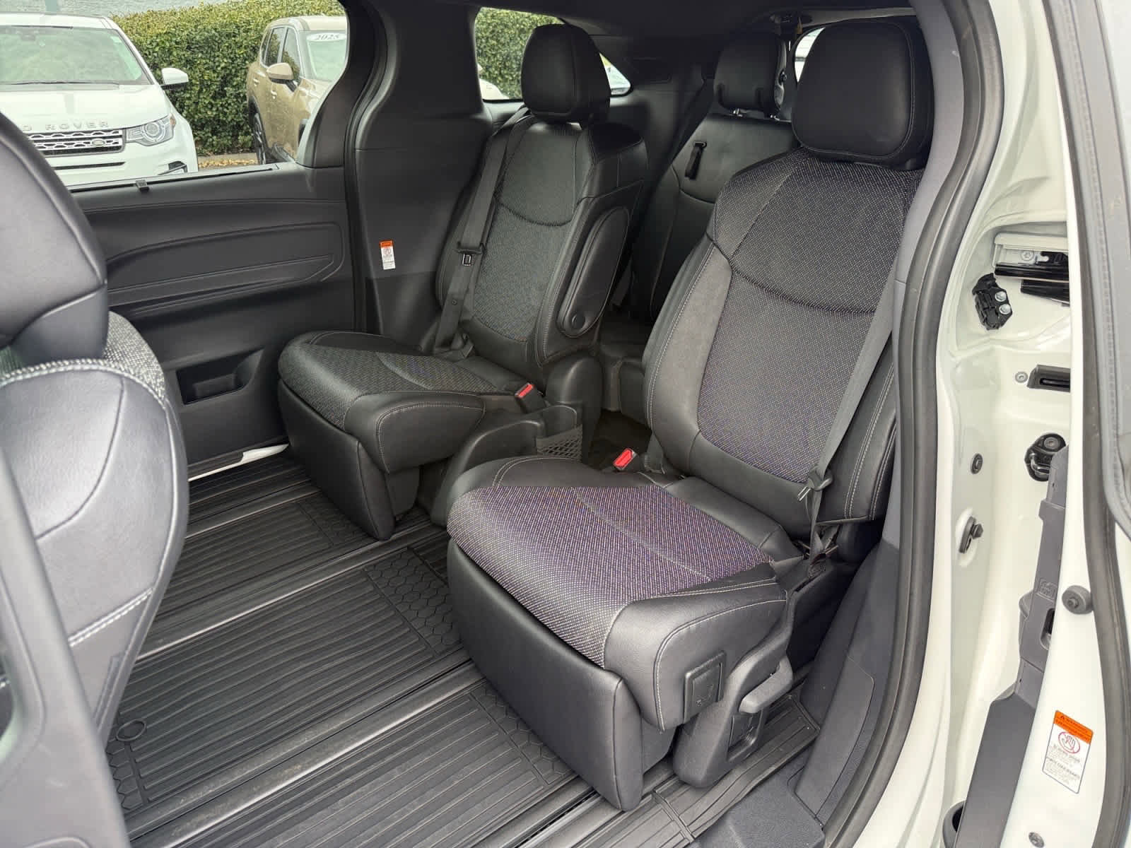 Used 2023 Toyota Sienna XSE image 11