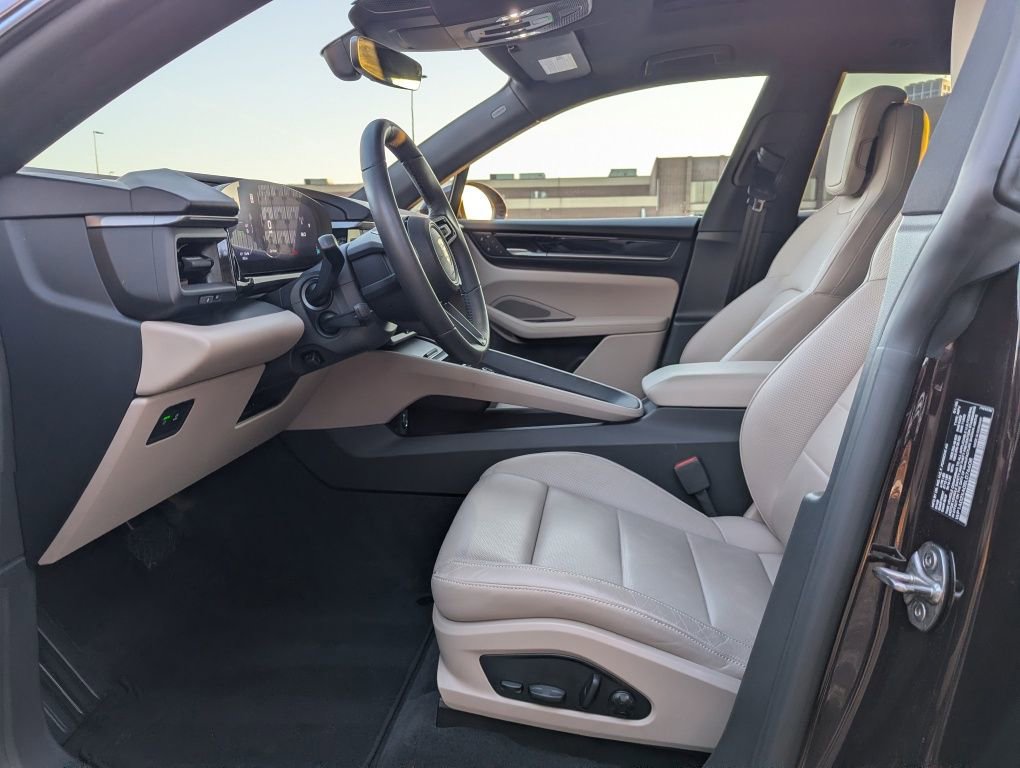 Certified 2025 Porsche Macan Electric image 19