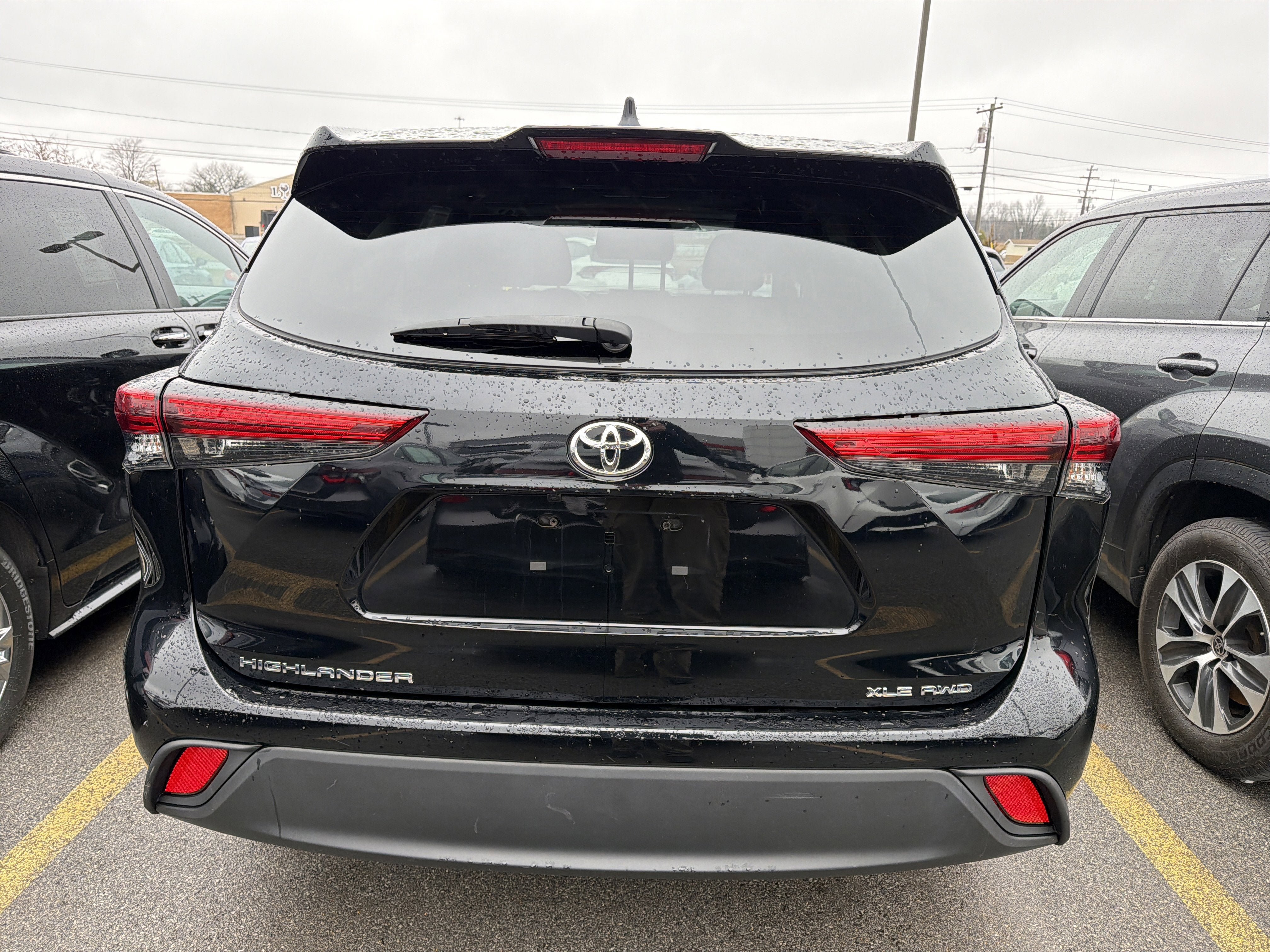 Used 2023 Toyota Highlander XLE AWD/4WD image 6