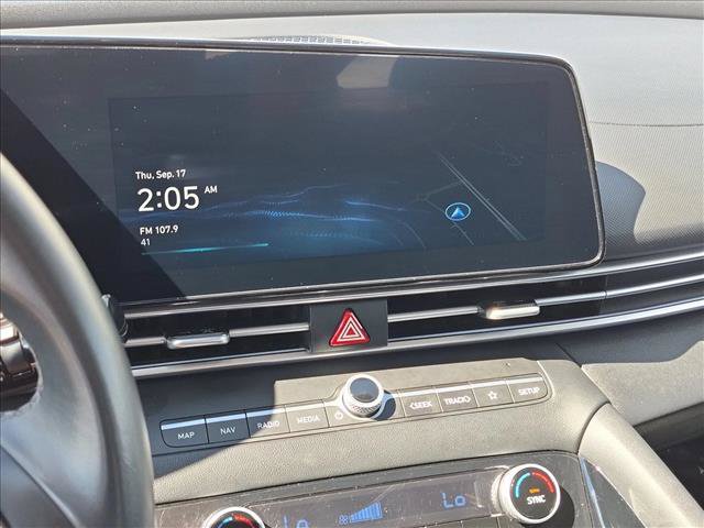 Used 2025 Hyundai Elantra SEL FWD image 13