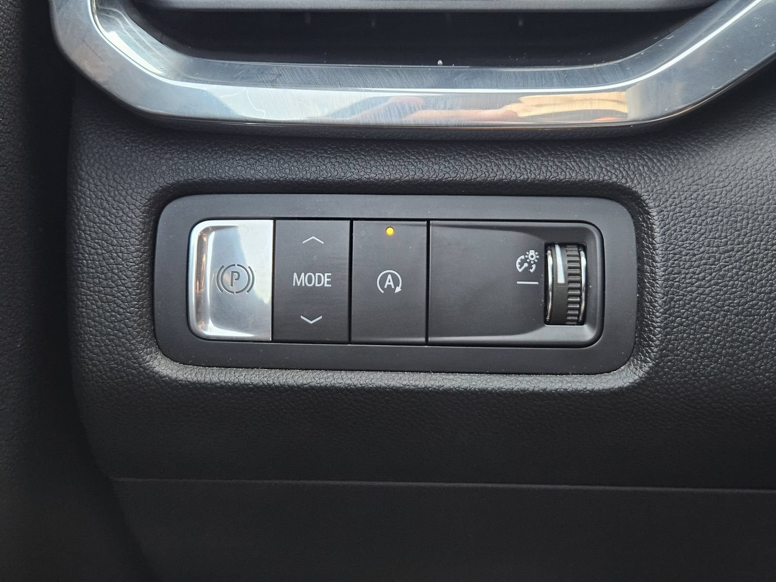 Certified 2025 GMC Acadia Elevation FWD image 24