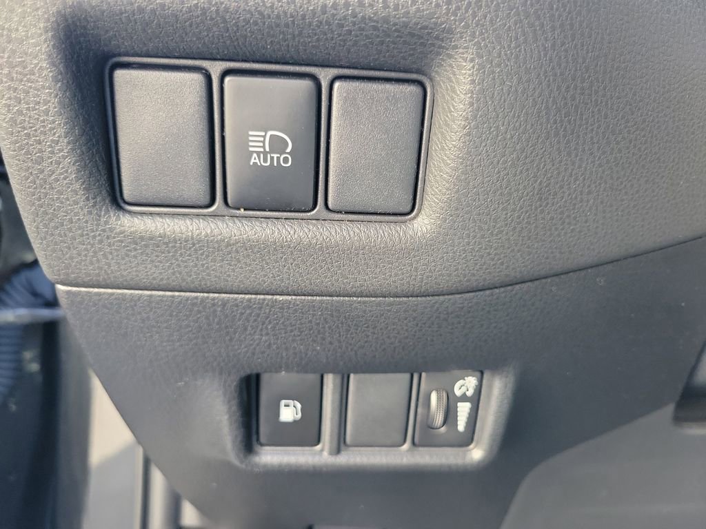 Used 2021 Toyota C-HR LE image 19